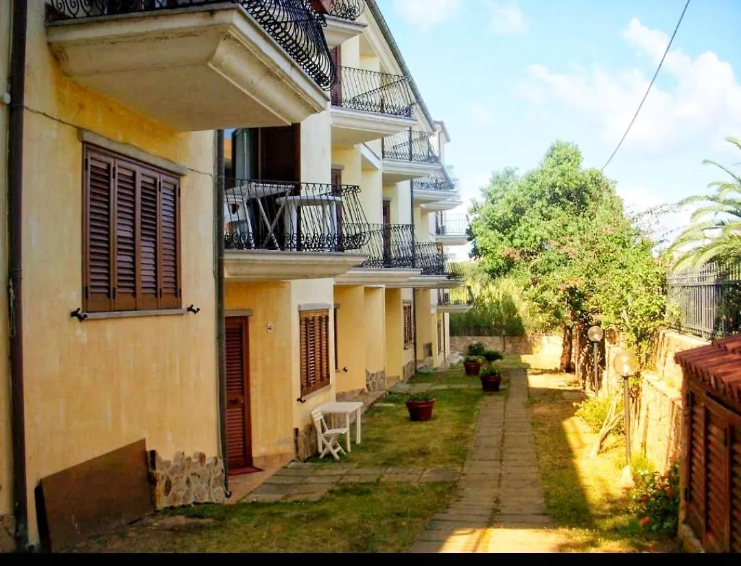 Casa Vacanze Bouganville La Maddalena Con Parcheggio Privato 0*, La Maddalena (Sassari) Włochy